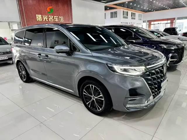 Roewe iMAX8 — Фото автомобиля 2