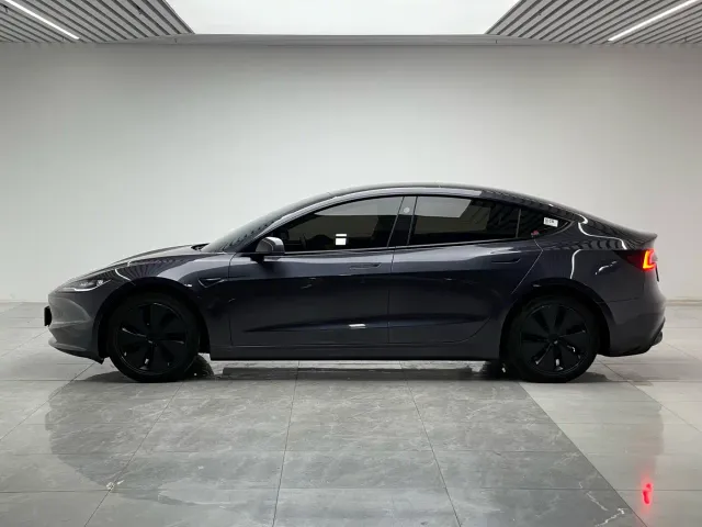Tesla Model 3 — Фото автомобиля 7