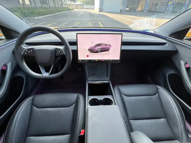 Tesla Model 3 — Фото автомобиля 5