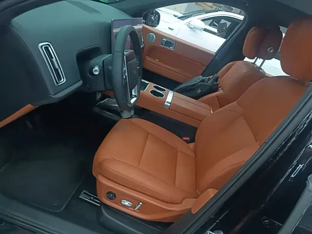 Li Auto L6 — Фото автомобиля 15