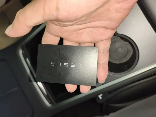 Tesla Model Y — Фото автомобиля 8