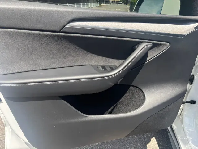 Tesla Model Y — Фото автомобиля 5