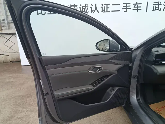 BYD Qin L — Фото автомобиля 10