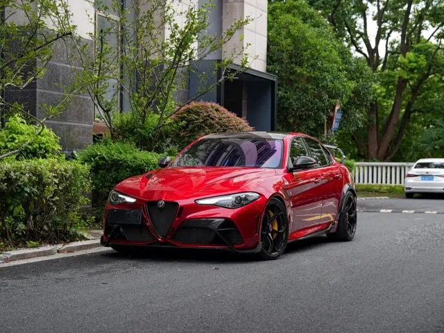 Фотография автомобиля — Alfa Romeo Giulia