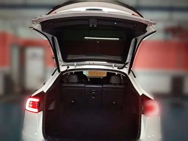 Tesla Model Y — Фото автомобиля 20