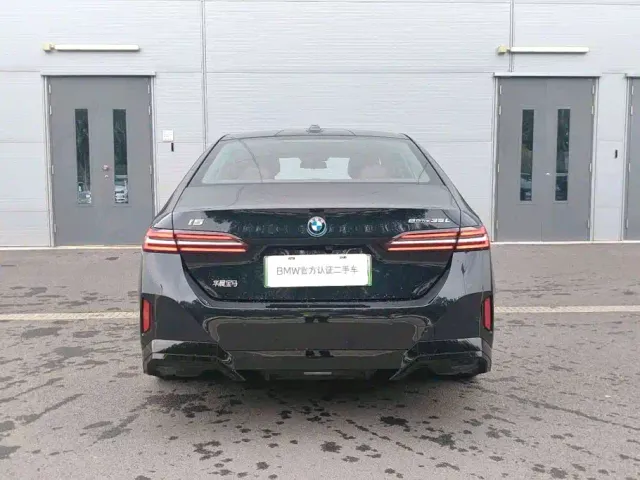 BMW i5 — Фото автомобиля 3