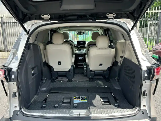 Toyota Sienna — Фото автомобиля 11