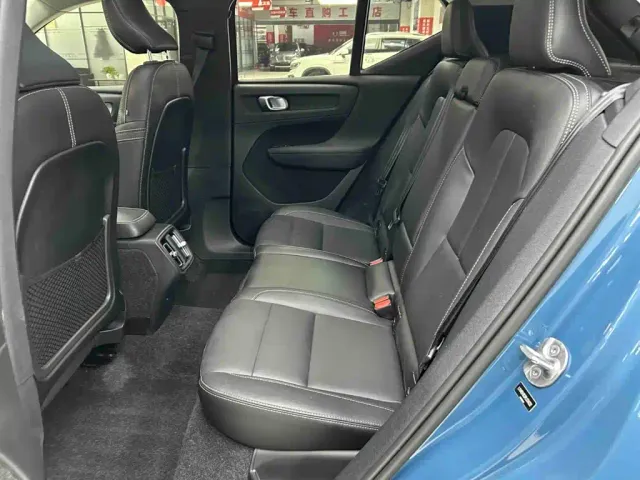 Volvo XC40 — Фото автомобиля 19