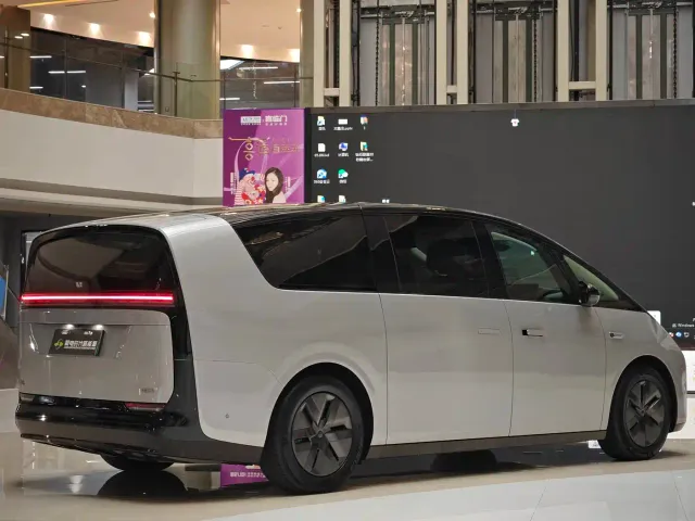 Li Auto MEGA — Фото автомобиля 6