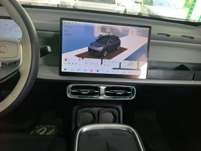 Leapmotor B10 — Фото автомобиля 12