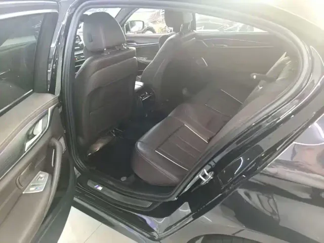 BMW 5 Series — Фото автомобиля 5