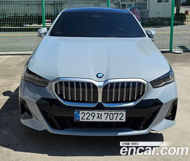BMW 5 Series G60 — Фото автомобиля 3