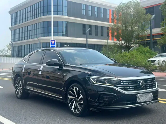 Volkswagen Passat — Фото автомобиля 3