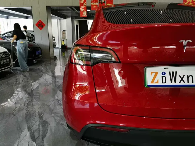 Tesla Model Y — Фото автомобиля 26