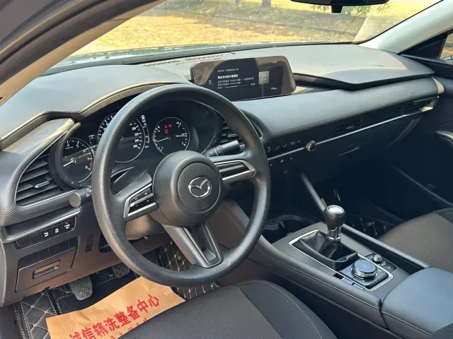 Mazda Axela — Фото автомобиля 16