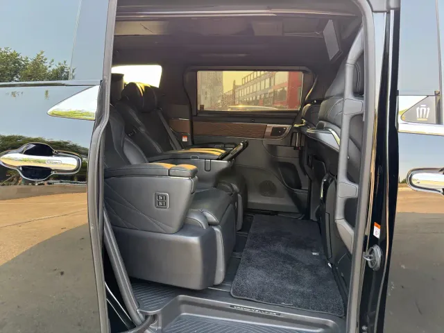 Toyota Vellfire — Фото автомобиля 14
