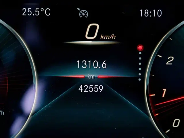 Mercedes-Benz E-Class — Фото автомобиля 16