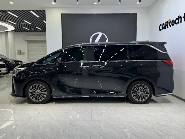Lexus LM — Фото автомобиля 7