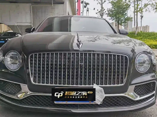 Bentley Flying Spur — Фото автомобиля 7