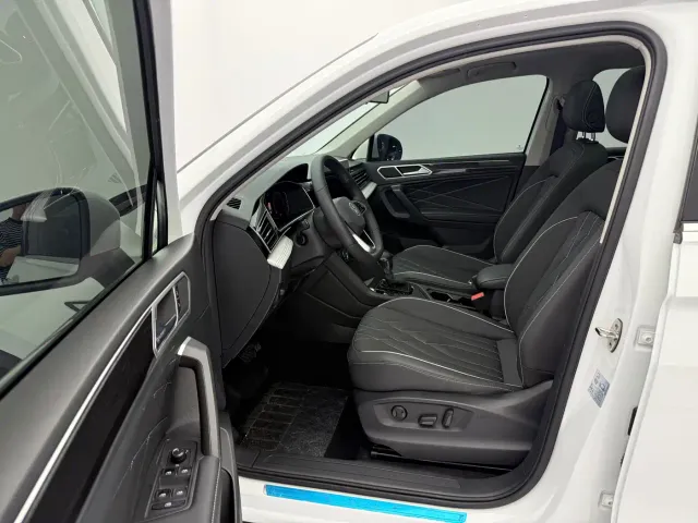 Volkswagen Tiguan L — Фото автомобиля 21