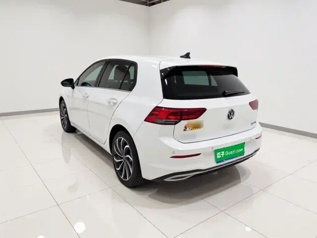 Volkswagen Golf — Фото автомобиля 4