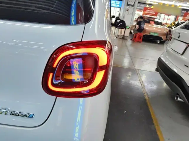 Wuling Hongguang Mini EV — Фото автомобиля 7
