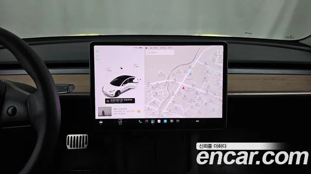 Tesla Model 3 — Фото автомобиля 12