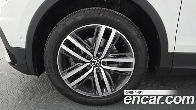 Volkswagen Tiguan — Фото автомобиля 5