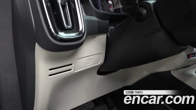 Volvo XC40 — Фото автомобиля 28