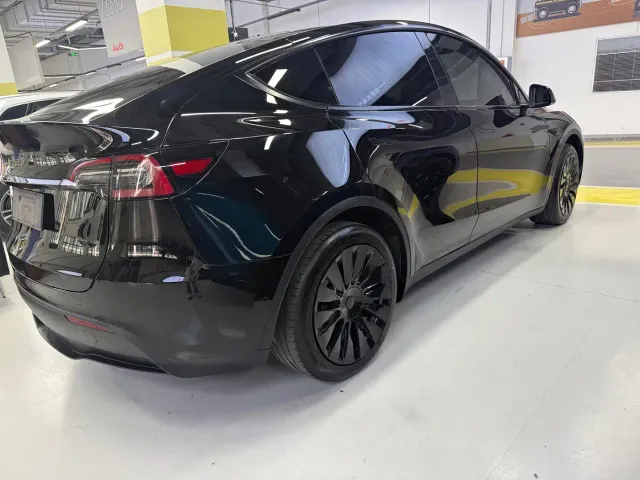Tesla Model Y — Фото автомобиля 8