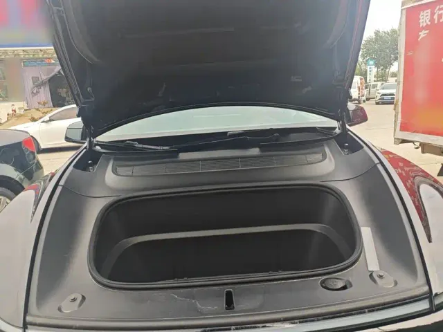 Tesla Model Y — Фото автомобиля 16