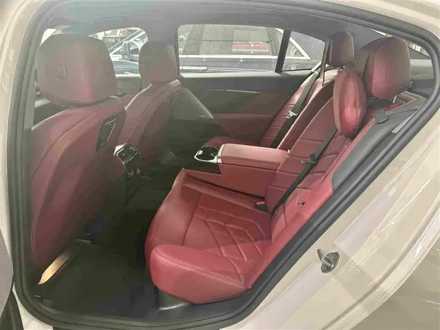 BMW 5 Series — Фото автомобиля 14