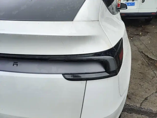 Tesla Model Y — Фото автомобиля 7