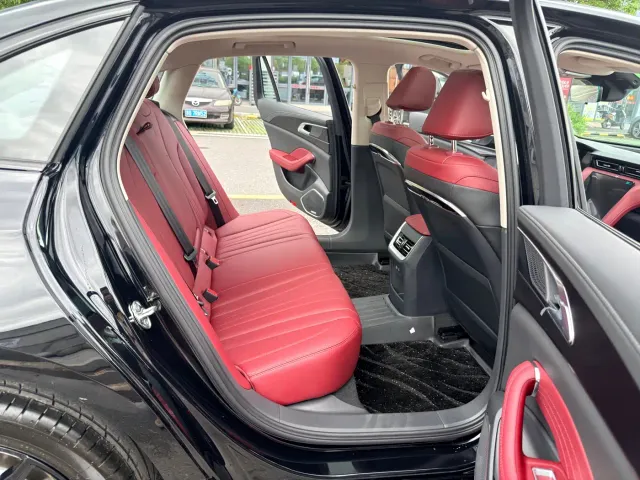 Hongqi H5 — Фото автомобиля 12