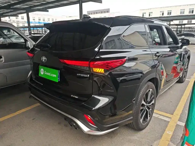 Toyota Crown Kluger 2021 2.5L HEV 4WD Premium — Фото автомобиля 6