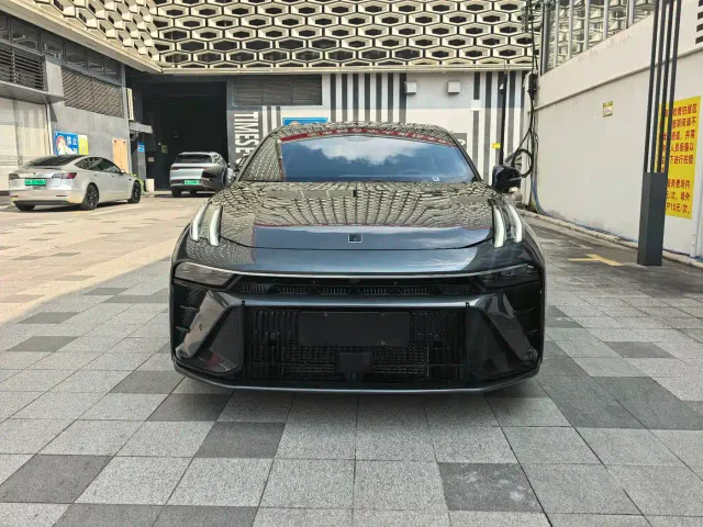 Lynk & Co 03 — Фото автомобиля 3