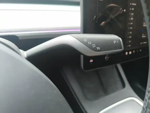Tesla Model Y 2023 Rear-Wheel Drive Edition — Фото автомобиля 6