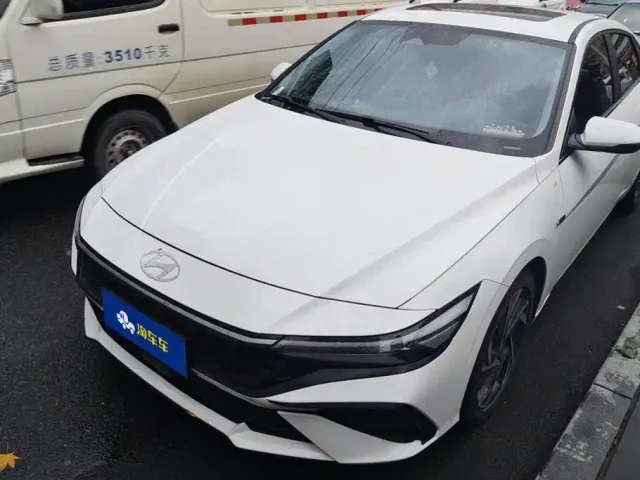 Фотография автомобиля — Hyundai Elantra