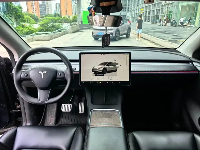 Tesla Model Y — Фото автомобиля 5