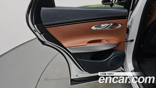 Genesis GV70 — Фото автомобиля 14