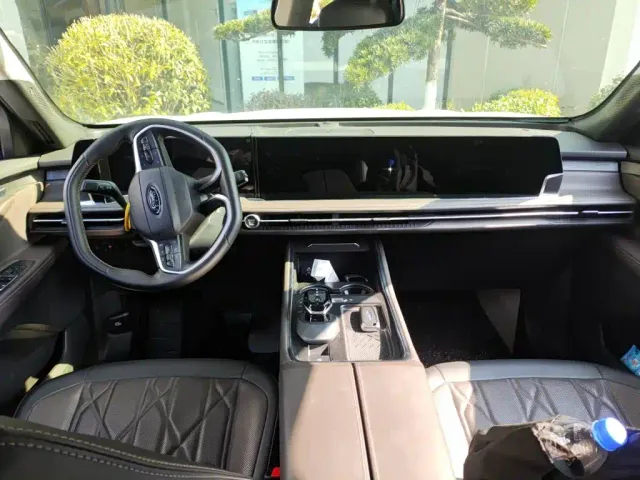 Ford Edge — Фото автомобиля 3