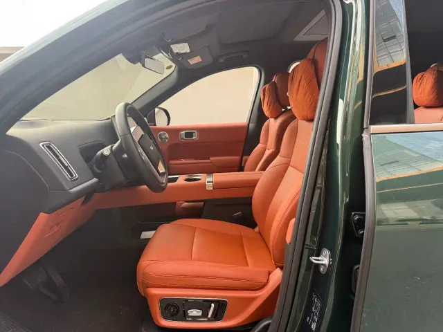Li Auto L9 — Фото автомобиля 10