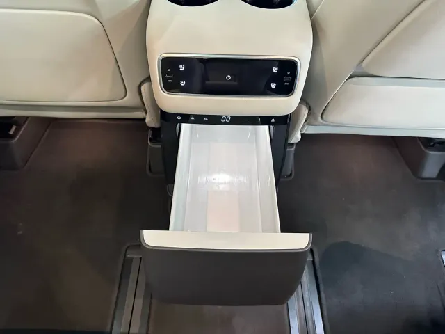 Li Auto MEGA — Фото автомобиля 22