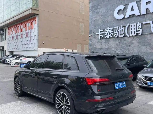 Audi Q7 — Фото автомобиля 8
