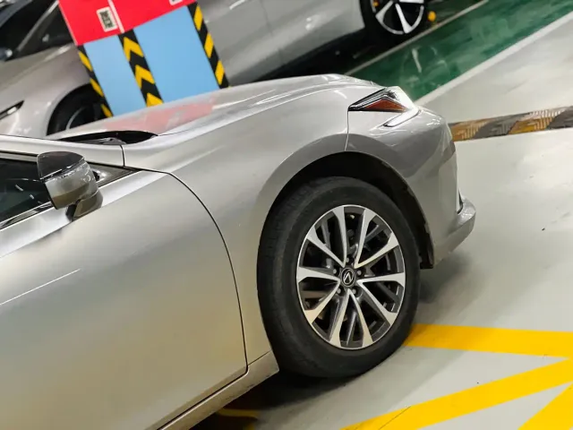 Lexus ES — Фото автомобиля 15