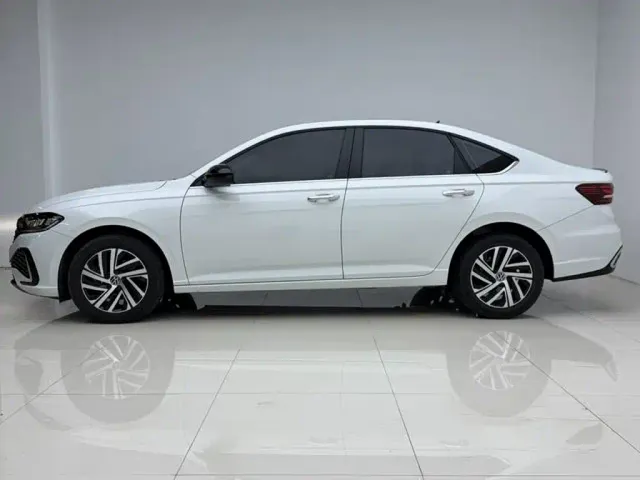 Volkswagen Lavida — Фото автомобиля 7