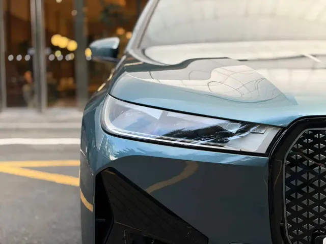 BMW iX — Фото автомобиля 7