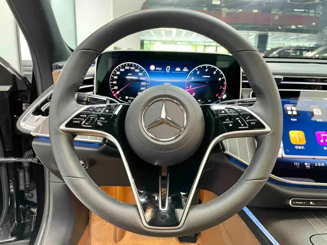 Mercedes-Benz E-Class — Фото автомобиля 15