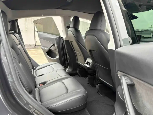Tesla Model Y — Фото автомобиля 11