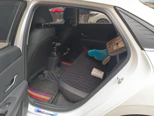 Hyundai Elantra — Фото автомобиля 11